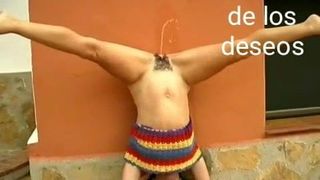 Puta le encanta orinarse
