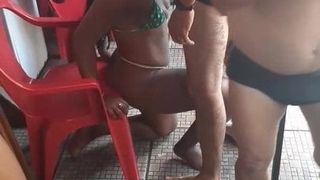 Puta Mamando no Bar
