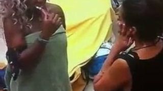 Puta negras mostrar belo peitos  grande
