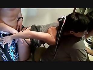 Se coje una hermosa puta tatuada y se traga toda la leche