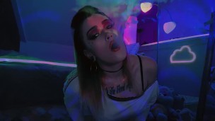 Bad Girl Tweaker Slut Roxie Lovesick Gets Blowing Clouds Smoking
