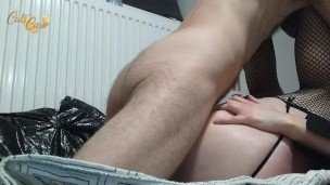 Filling her pussy with piss – huge piss slut fountain