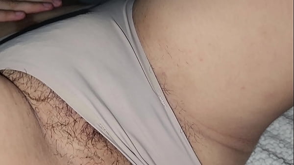 El pequeño pene de mi hermanastro