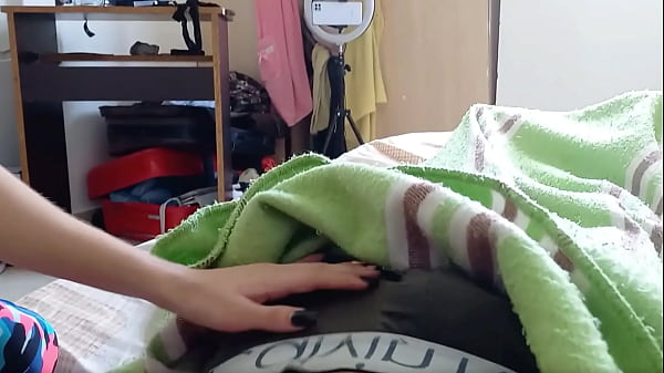 LE CHUPO LA VERGA A MI PADRASTRO Y ME LLENA EL COÑO DE SEMEN A CUATRO PATAS