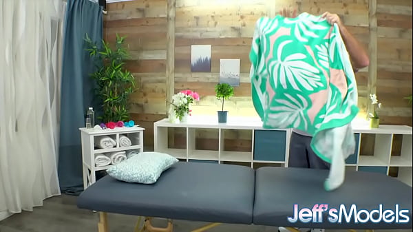Masseur Tries His Best to Satisfy Gigantic BBW Julie Ginger