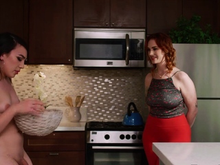 Siri Dahl meets her new trans nudist neighbor Kasey Kei