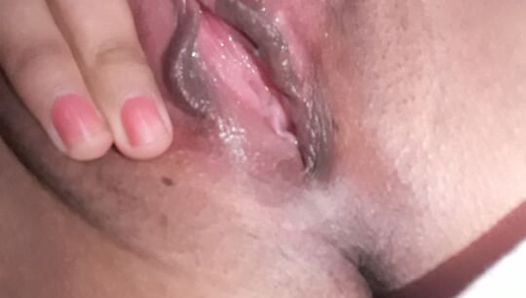 This slut records herself while her pussy is sucked