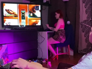 Babe sucks me off while I watch TV