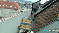 Grabo a Mi Vecina en su Terraza y Me Masturbo mirandola y ella no se entera