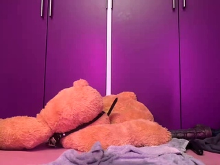 Amateur brunette chick toying her ass and pussy on webcam