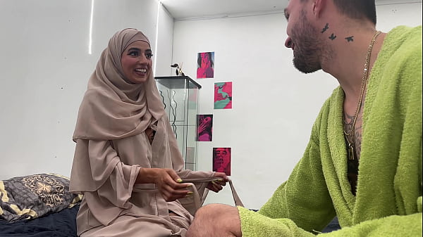 Aliyah Yasin Wanna Taste my Monster Cock
