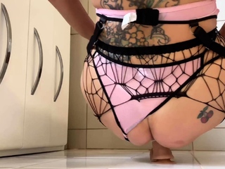 Big boobed Memphis masturbates in a bodystocking