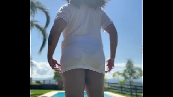 Chubby Ebony Farting like Crazy in the Pool