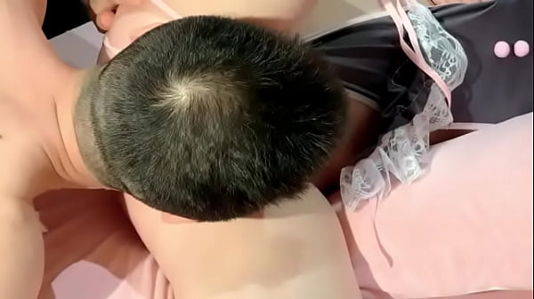怀着孕的女仆姐姐，让我舔她的屁股