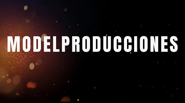 Mi culona latina novia disfruta meter en su boca mi enorme pene me dice que se lo de por su rico y estrecho culo y disfruta de toda mi leche en su coño.