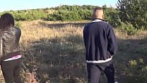 una splendida porca color ebano viene trombata in spiaggia e fatta squirtare come una cagna